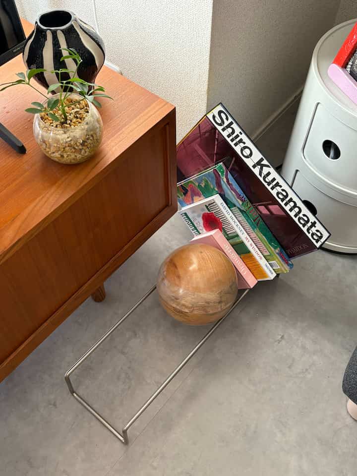 フランスでゲットした本を追加📕🤍
バチェロレッテの最終回みてるおうち時間🏠✨

#2026Ohouse新生活 #ミッドセンチュリー  #賃貸インテリア #1LDK #同棲