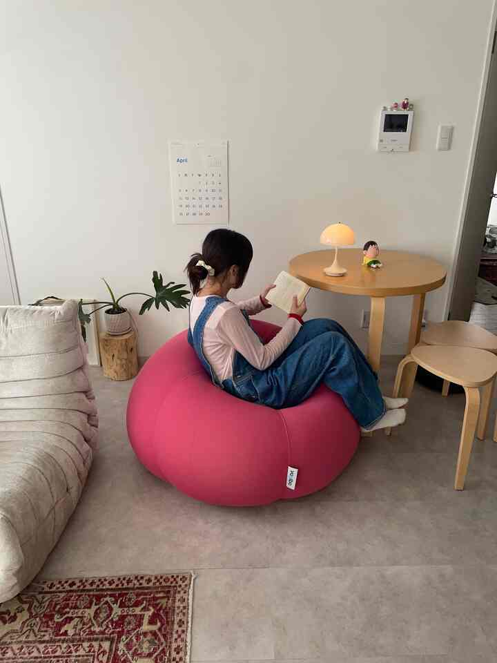 愛しのyogibo を新商品のカバーで衣替えしてみました🥳部屋にピンク色を取り入れたくてdusty pinkをチョイス🎀🩷

#yogibo #ヨギボー #yogiboのある生活 #2ldk #artek