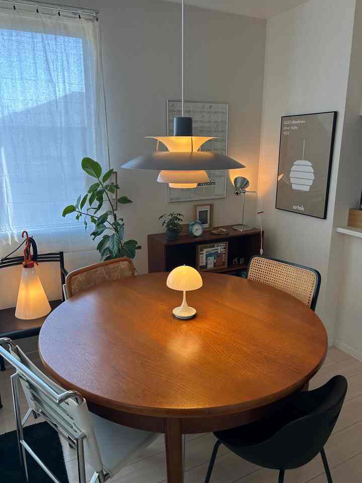 名作照明祭り。
メーデーは用途も多様で、価格も抑えめでおすすめ！

#interior #roomtour #midcentury #BauhausJapan #vintagefurniture #Artek #IKEA #lightroom #70B #sempre #Vitra 