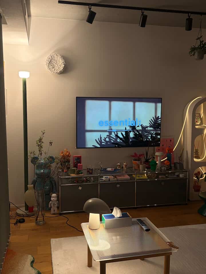 夜風気持ちいい過ごしやすい季節。お風呂上がりは網戸で涼んでるのでCHILL +虫対策の意味で照明消して過ごしてる。 #間接照明 #テープライト