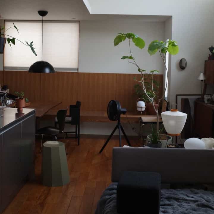 余白を楽しむ暮らしは
いつしか
余白を埋める暮らしに
取って代わった

でも、それもまた心地よい

#余白を楽しむ暮らし#椅子#照明#スツール#ポータブル照明#リビングダイニング#LDK