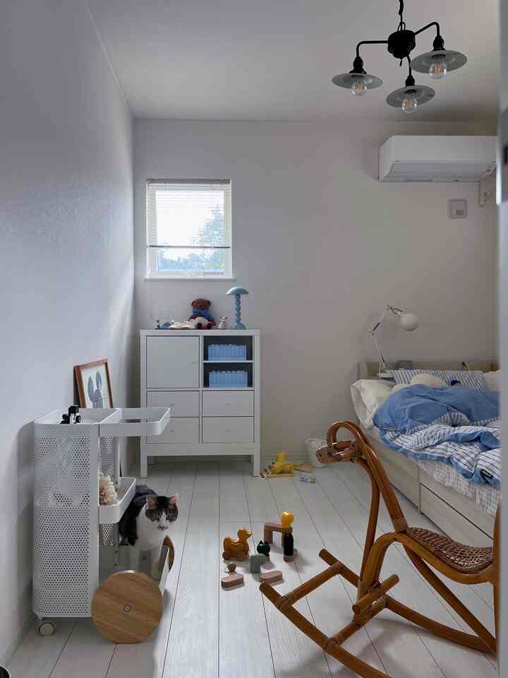 Since our child is still young, the children's room is hardly used.

I think the child will eventually scratch and dirty things, and want different things, so IKEA furniture, with its great cost performance, is perfect for a children's room! And above all, it's cute!

It's still a work in progress, so I plan to upgrade it further!

#IKEA #ikea購入品 #ikea家具 #イケア家具 #子供部屋 #キッズルーム #キッズ用品

