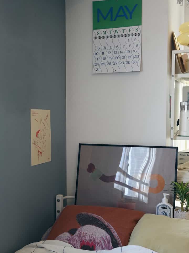 This cute calendar will only be green until today!

It was a nice accent color, so I'm sad to see it go, but I'm really looking forward to the June calendar too, as it's sure to be adorable!

#Ohouse #Ohousejp #bedroom