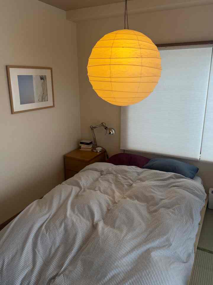 意外とIKEAが多い和室です💡
ワークスペースと寝室は一緒にあります。
本棚で空間を少し区切っているつもりです🙂‍↕️

心地いい空間🏠

#ベッドルーム
#寝室
#ワークスペース
#デスク
#一人暮らし