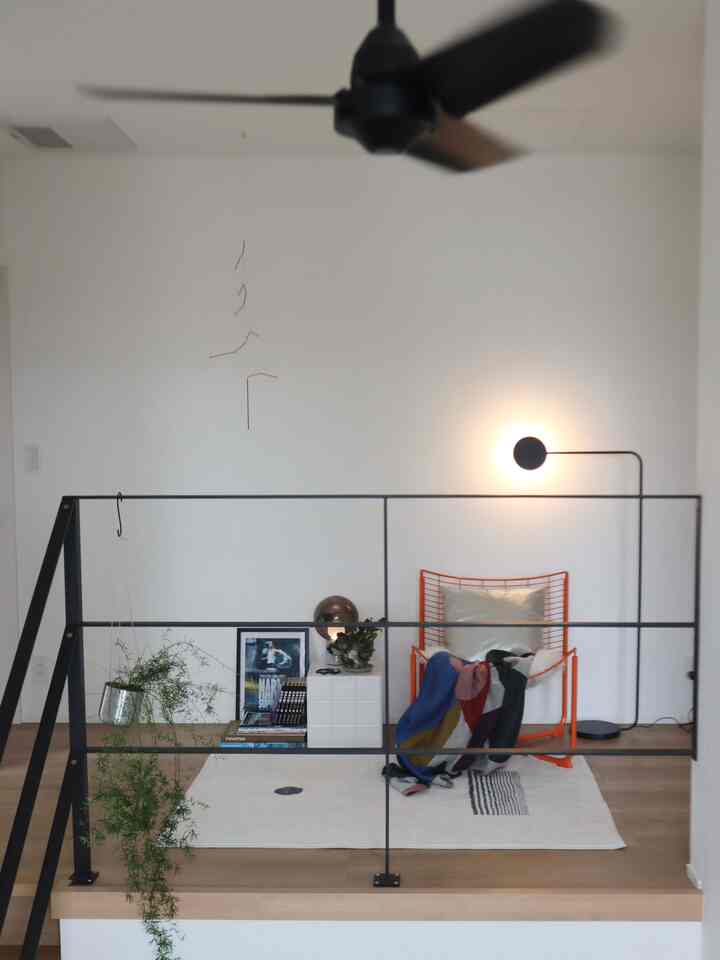 Ohouseで購入したラグ。余白感ある点と線のデザインが可愛い。掃除機で簡単にキレイになるのでおすすめですよ。

#Ohouse購入品