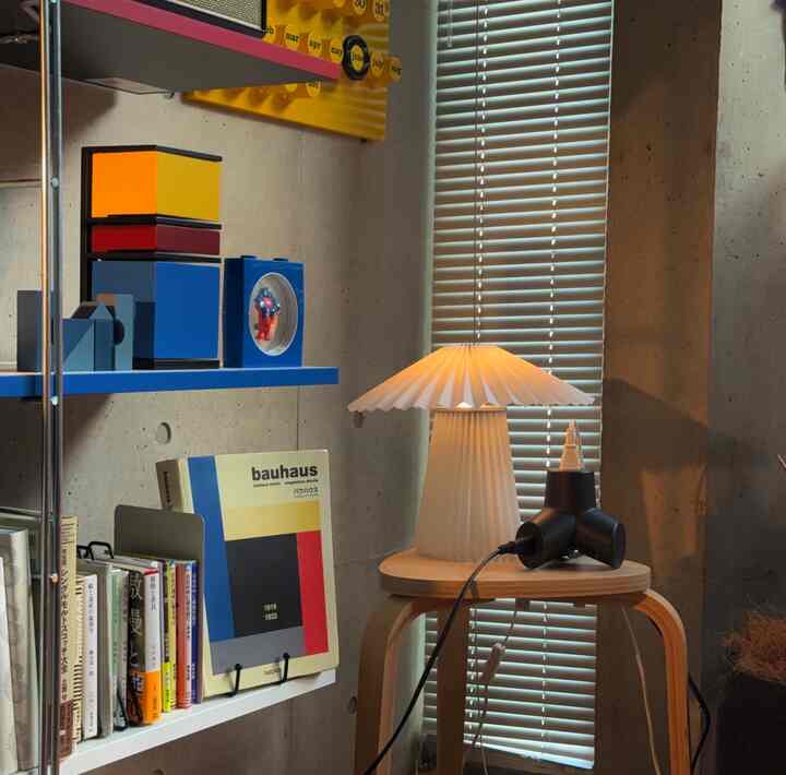 少しIKEAのシルレをいれて、照明をいれることで、柔らかい雰囲気を出してみました！
　
#ikea