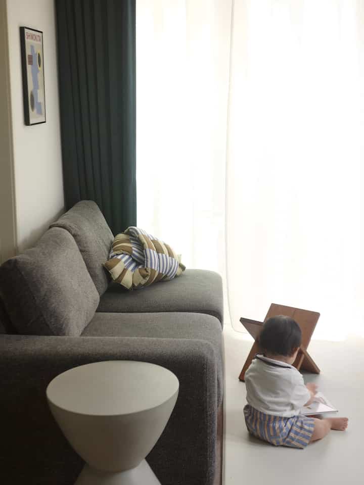 The side table in the baby space is now empty, resulting in a simpler interior. 👶🏻😂
#livingroom #ソファ #グレートーン #ベビースペース