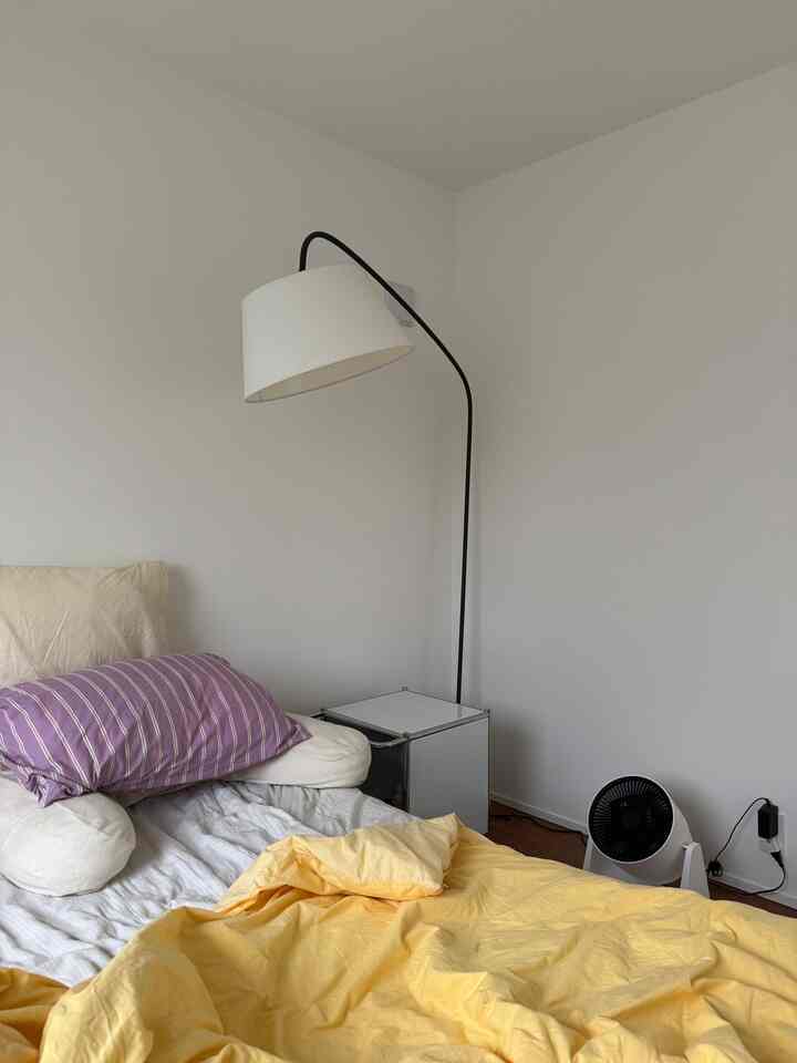 Kamar tidur berantakan 🫠
Warna pink dan kuning memang cocok dipadukan~

.


.

#flos
#mayday
#idee
#artek
#PC
#Hay
#vitra
#myhome
#book