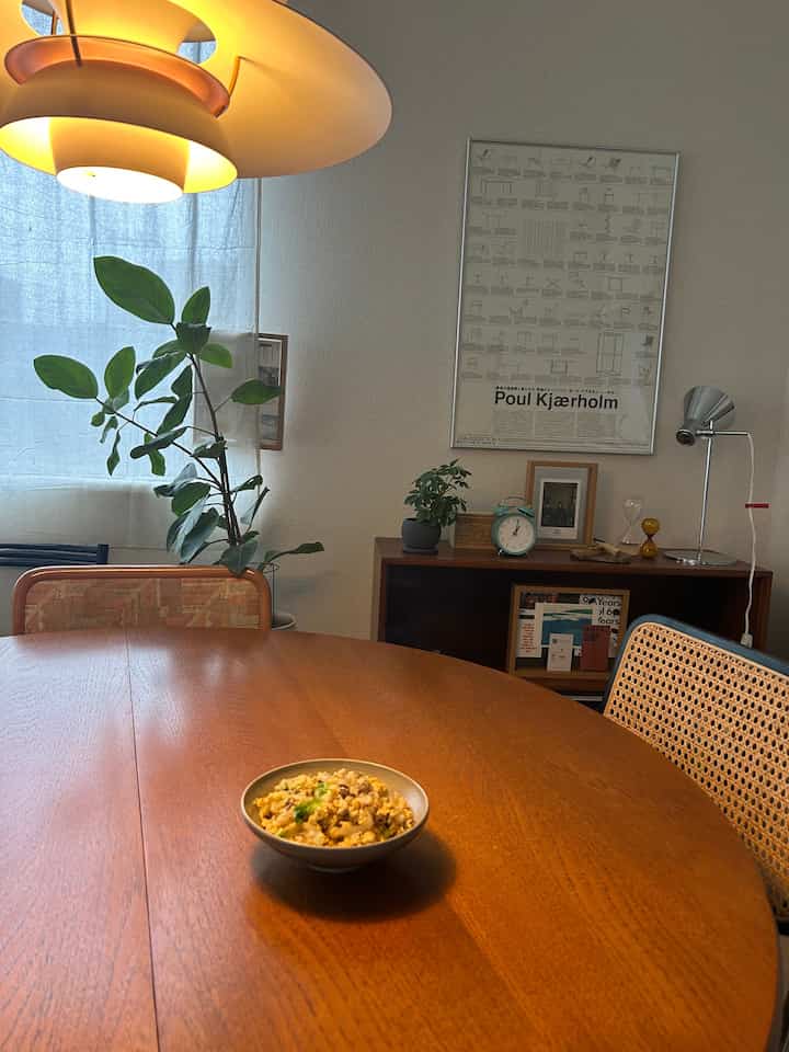 炒飯に挽肉入れると、油が良い感じに出てパラパラになることに気付きました。

#interior #roomtour #midcentury #BauhausJapan #vintagefurniture #Artek #IKEA #lightroom #70B #sempre #Vitra 
