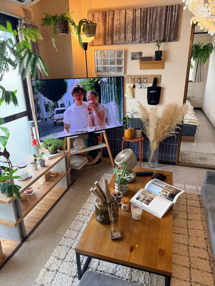 また植物2つお迎えしたよ🪴
植物屋さん行ったらみんな可愛すぎて買わずに買えるのが難しすぎる🌿♡

#観葉植物 #リビング #賃貸インテリア #暮らしを楽しむ #ローテーブル #ローソファ #エバーフレッシュ #IKEA #ナチュラルインテリア