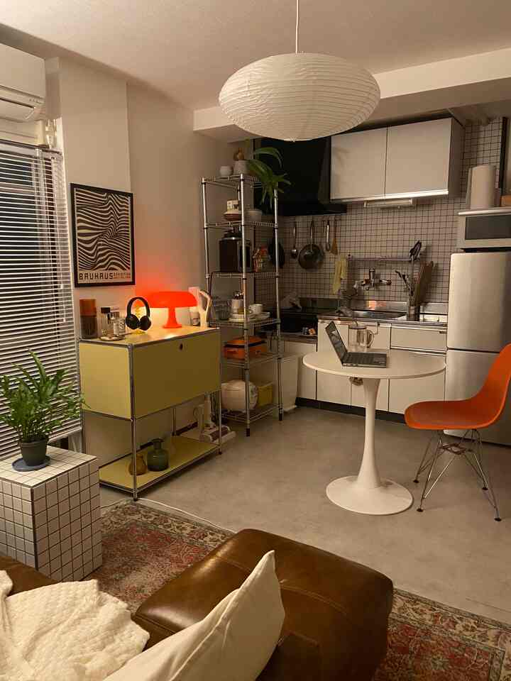 間接照明の我が家が盛れました🥣

#midcentury #midcenturymodern 
#ikea #1dk#ひとり暮らし#一人暮らし#キッチン
 #インテリア #リビング #生活感のある暮らし 
#ミッドセンチュリー #ミッドセンチュリーモダン
#在宅勤務 #韓国インテリア#北欧インテリア#marketb
#2026Ohouse新生活