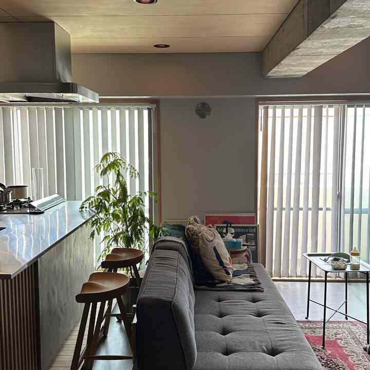 カーテンじゃなくてバーチカルにしたのが正解だったな👌
#リノベーション
#マンションリノベーション
#ワンルーム
#二人暮らし
#三人暮らし
#バーチカルブラインド