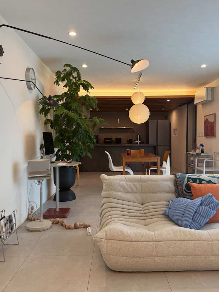新しいソファ🛋️✨
.

.

.

#flos
#mayday
#idee
#artek
#PC
#Hay
#vitra
#myhome
#book