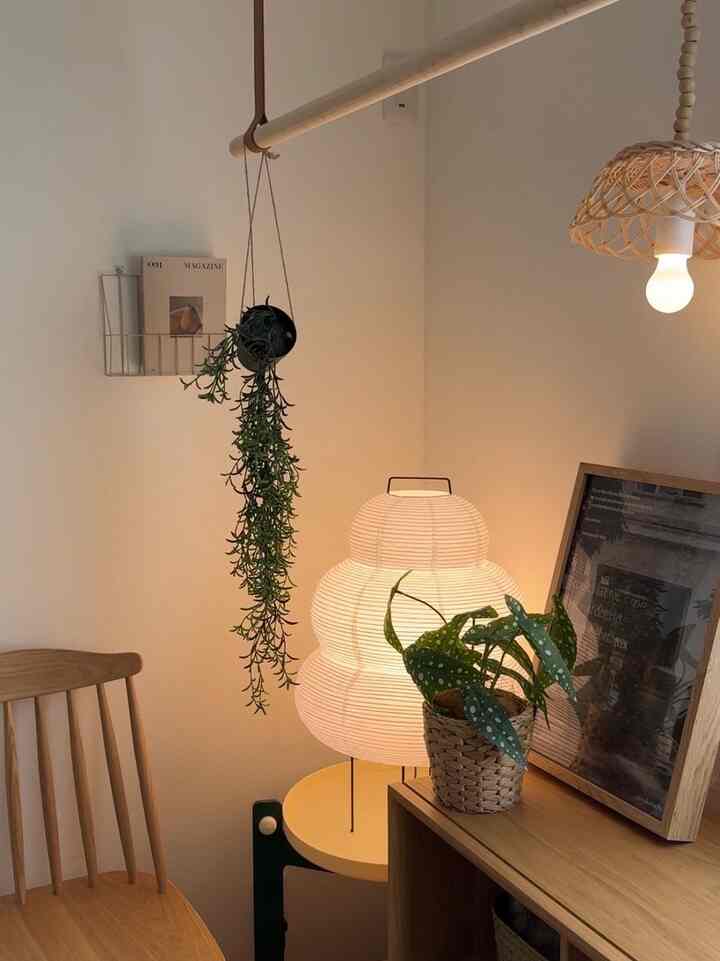 衣装部屋みたいにしてる部屋なんだけど
ちょっと落ち着く感じにしてて
夜1人でここで編集したりもしてます🌼


#カラフルインテリア　#海外インテリア　#ミッドセンチュリー　#ナチュラルインテリア　#IKEAインテリア　#グリーンのある暮らし