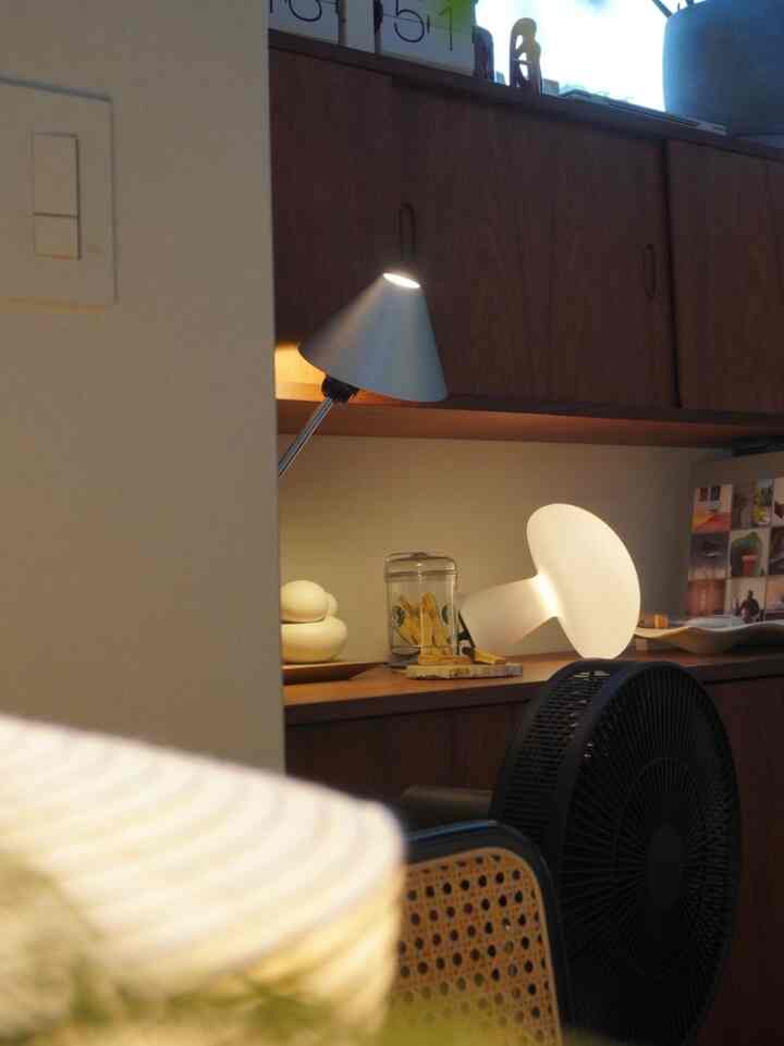 オベロランプ
倒して使ったら可愛かった

#オベロランプ　#obellylamp #GUBI #ポータブル照明　#照明