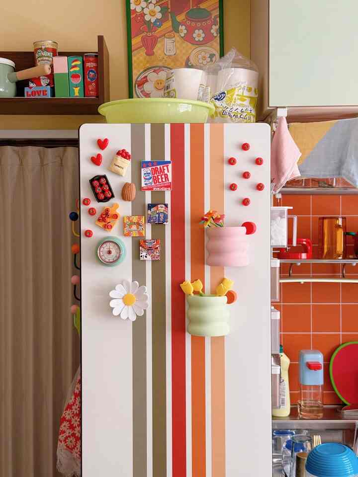 
冷蔵庫のマグネット、
着実に増殖中です 🧲❣️

お気に入りのマグネットをgetしては
ペタペタ貼っています 🫰🏻💕

いつか冷蔵庫の扉をお気に入りのマグネットで
埋め尽くしたいです 🤣🫶🏻💗


#カラフル #カラフルインテリア #レトロ #レトロインテリア #ミッドセンチュリー #スペースエイジ #冷蔵庫 #マグネット 