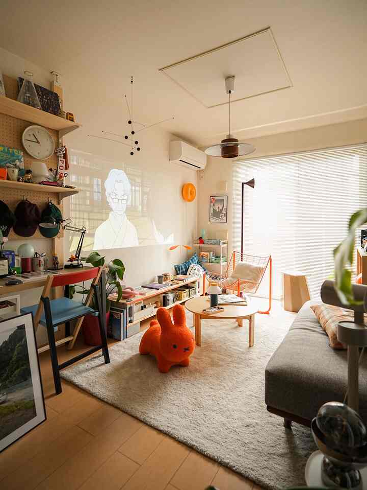 リビングのペンダントライトを交換しました。

以前のものが大きめだったので、部屋が広く見える💡

リサイクルショップで見つけたもので詳細は不明なのですが、メタルとウッドの組み合わせが可愛くて気に入ってます🛸🫶🏻

#リビング #カラフル #一人暮らし #ミッドセンチュリー #IKEA家具 #IKEA #1LDK 

