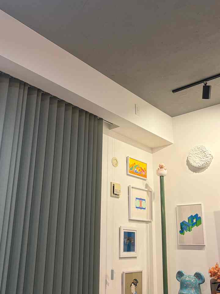 モンチッチにハマってて、部屋の至る所に忍ばせています
#リビング
#カーテン