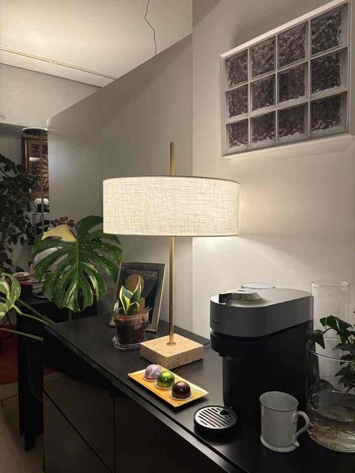 また模様替え🌱
お掃除ついでに模様替えすると気分上がります

今回のポイントは、ガラスブロックフレーム🖼️


#インテリア雑貨　#フレーム　#ガラスブロック
