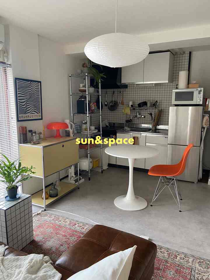 先週は楽しみが多かったので今週はお部屋と向き合います🏠🍊
うちは暖色系ベースにシルバーやタイル、冷たい素材を組み合わせてかわいいとクールのバランスを大事にしてます🥣

#midcentury #midcenturymodern 
#ikea #1dk#ひとり暮らし#キッチン
 #インテリア #リビング #生活感のある暮らし 
#ミッドセンチュリー #ミッドセンチュリーモダン
#在宅勤務 #韓国インテリア#北欧インテリア#marketb