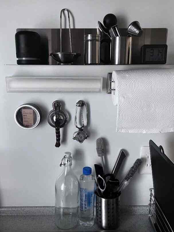 kitchen
ステンレスのマグネット棚を設置。


#キッチン　#キッチン収納　#キッチン器具　#無印良品　#ステンレス　#プチプラ収納