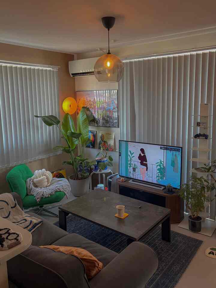 久しぶりにお部屋全体◎

賃貸ですが好きなものを詰め込んで
自分が落ち着ける空間づくりを楽しんでいます🥰

#カラフルインテリア
#賃貸インテリア
#2人暮らし
#リビング
