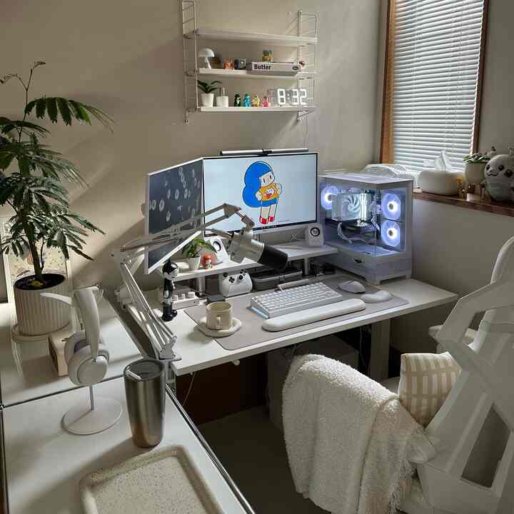 📖My work room
🎮Gaming room

I've filled this 5-tatami mat room with all the things I love 🤍
#Mamuang-chan
#interior
#gamingroom
#desktop
#whiteinterior
#Pokemon
#pokemon
#plants
#Everfresh
#ikea