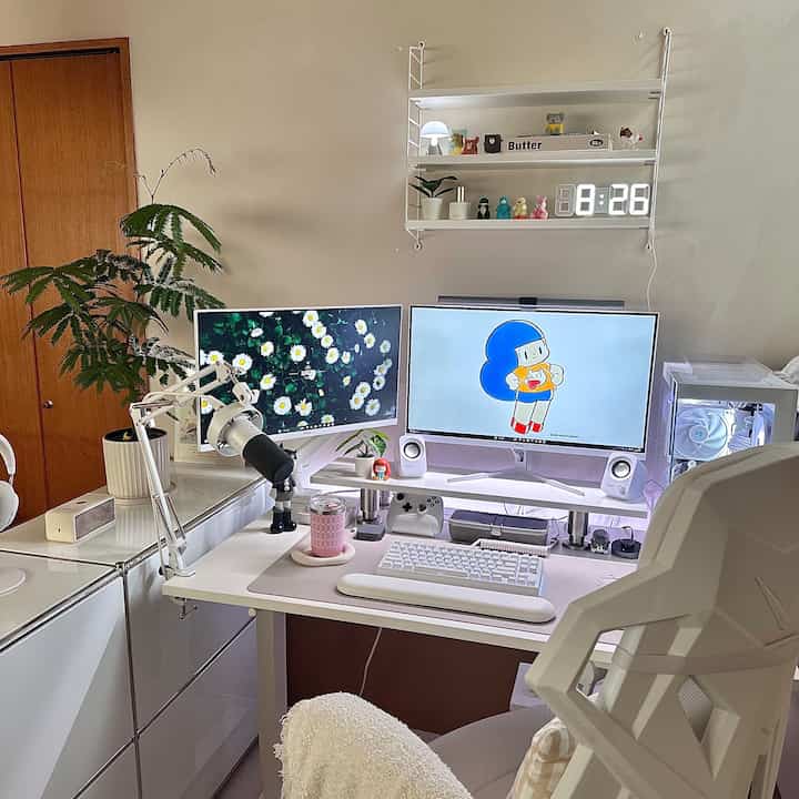 📖my work room
🎮gaming room

デュアルモニターで作業効率UP🤍

#マムアンちゃん
#interior
#gamingroom
#desktop
#ホワイトインテリア
#ポケモン
#pokemon
#植物
#エバーフレッシュ
#ikea