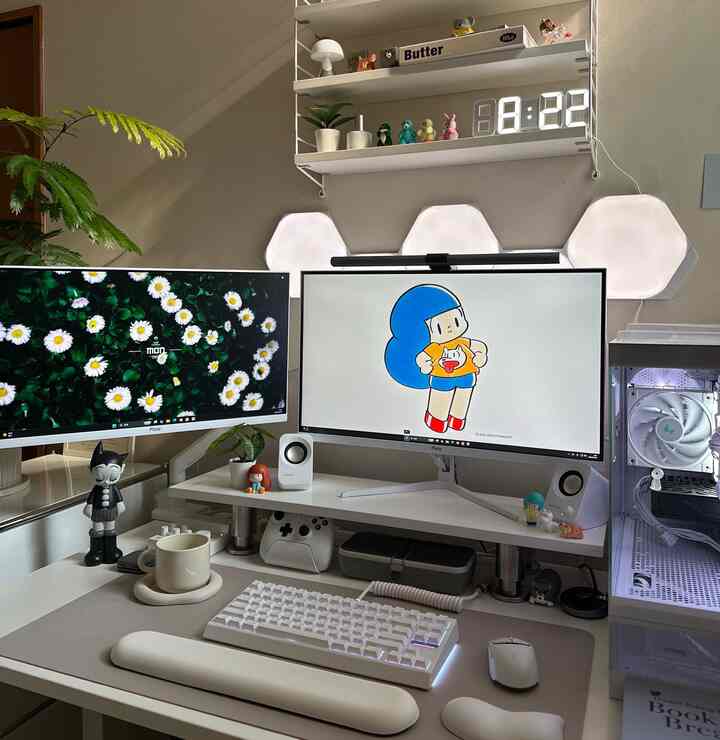 📖my work room
🎮gaming room

ナノリーフつけてみたらゲーミング部屋っぽくなってきた♡ 

#マムアンちゃん
#interior
#gamingroom
#desktop
#ホワイトインテリア
#ポケモン
#pokemon
#植物
#エバーフレッシュ
#ikea
#nanoleaf