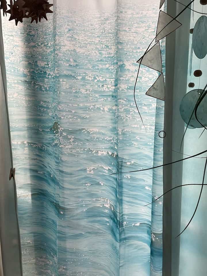 シフォンファブリックポスター Emerald glistening ripple［2サイズ］を使ったコーディネート 3