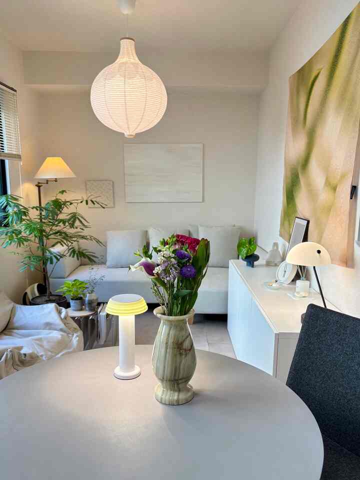 ホームバカンスと言えばお花とコーヒー☕️🌷
な我が家🏡
明るいカーテンの色味や植物の色からお部屋でも
夏らしさを感じられるのが嬉しいです🍧

#ホームバカンス #韓国インテリア #シンプルモダン #14畳LDK #賃貸 #ふたり暮らし #Ohouseで模様替え #VODM #ファブリック #カーテン #ポスター #夏インテリア #IKEA #花のある暮らし