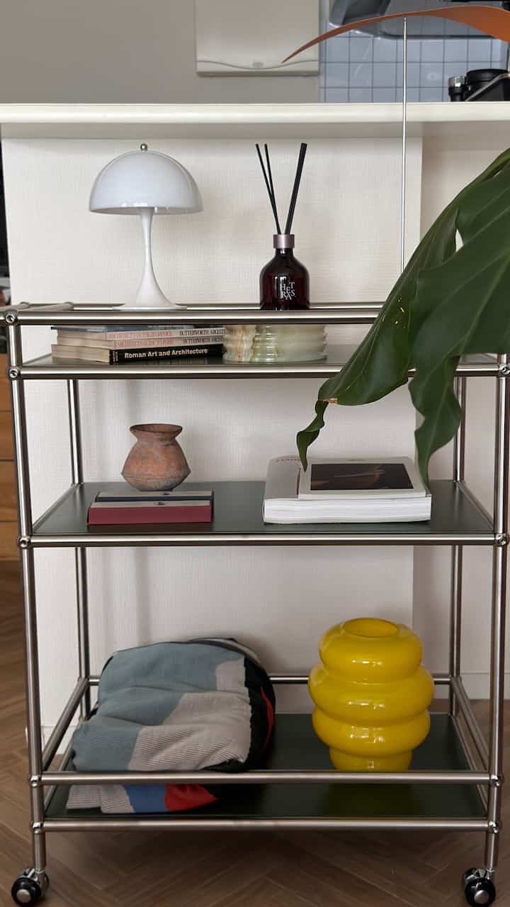 新しくOhouseのモジュール家具を迎えました 🫒

NF 600 モジュールワゴン オリーブ 3段

シンプルなデザインなので、置くものを変えながらいろいろ楽しめそう😌

組み立てはキャスターを付けるだけでとても簡単でした◎

日本国内の倉庫から発送されるので、お届け目安は2〜5営業日ほど📦
注文から1年間は「Ohouse あんしん保証」の対象で、無償で交換・返金にも対応。

10%OFFクーポンコード
NEW260727
※最大5,000円OFF

#pr #モジュール家具