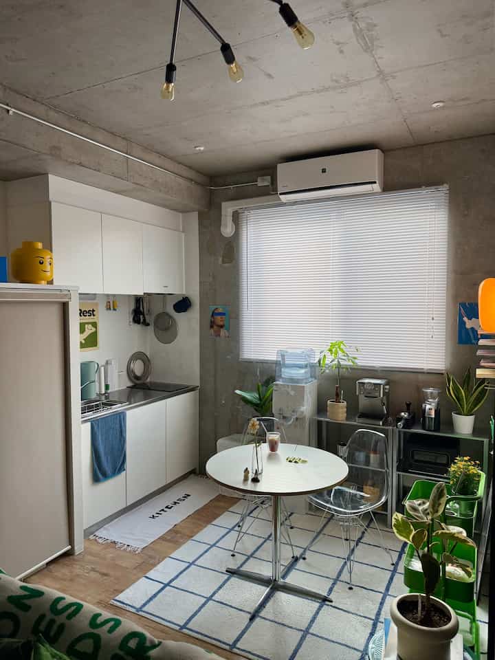 Adding a pop of color to the kitchen area! 💡

#lifestyle #暮らしの記録 #賃貸インテリア #インテリア #interior #interiordesign #room #home #homedecor #apartment