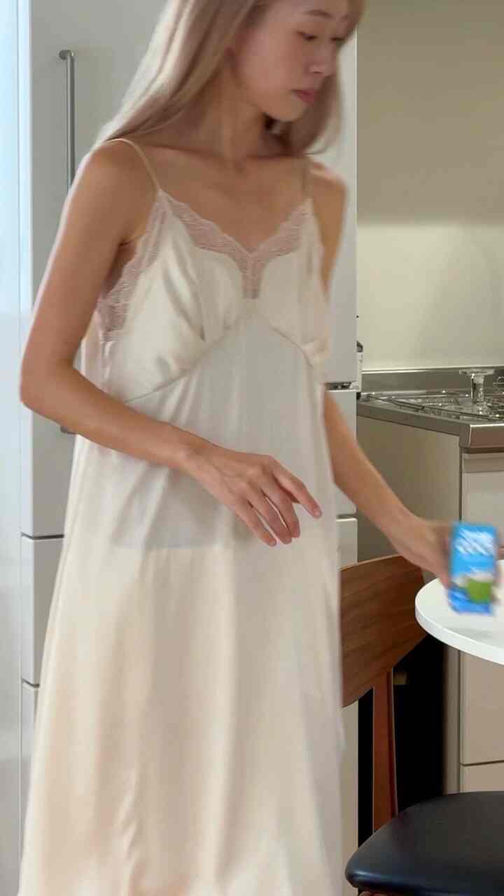 この夏のお供だったChabaaのココナッツジュース🥥🤍

お酒はあまり飲めないので、ジュースはこだわり強めなわたし。できるだけ無添加でシュガーフリーなものを選んでます。

家でも気分あがる服で過ごすのが好き🪽

#2人暮らし #賃貸