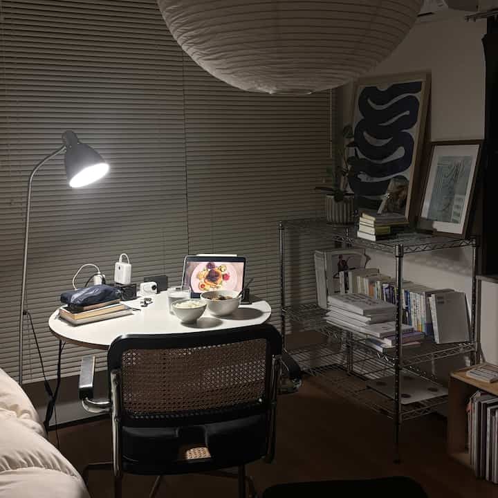 Living in a 40-year-old apartment at age 24
I love spending quiet nights alone.

#midcentury #japandi #moderninterior #築40年 #一人暮らし