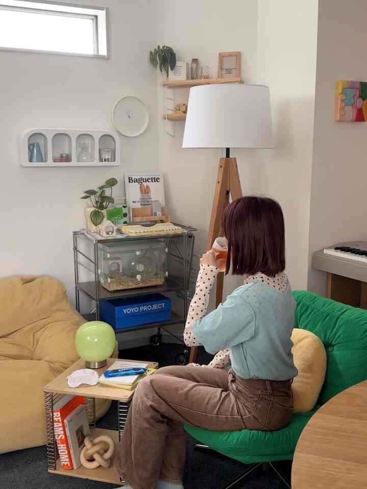 
最近またインテリア迷走してたんだけど
やっぱりカラフルが大好きだ！
シンプルで素敵なお家を見ると憧れちゃうけど
自分の感性も大事にしていこう！

#カラフルインテリア　#海外インテリア　#韓国インテリア　#ミッドセンチュリー　#カラフルな暮らし