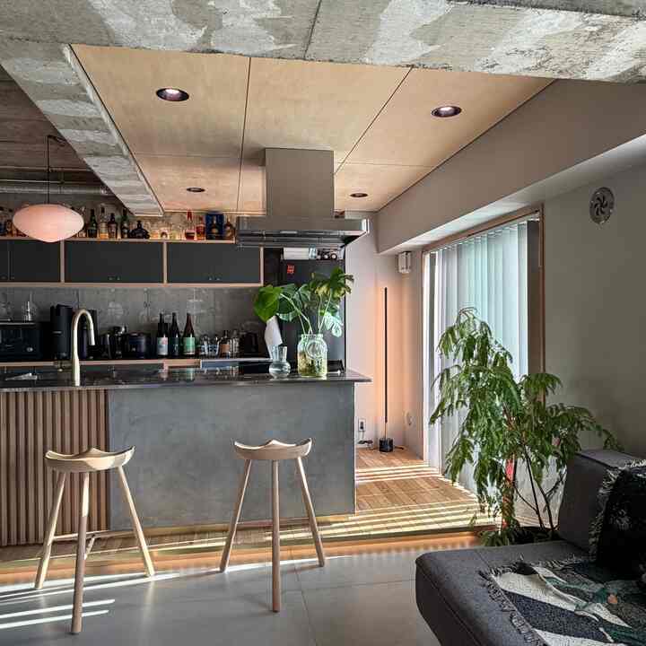 Multiple small indirect lights.

How to create an atmosphere that doesn't feel like a "normal house."
#lightingdesign
#ARTWORKSTUDIO
#ISAMUNOGUCHI
#akari
#hue