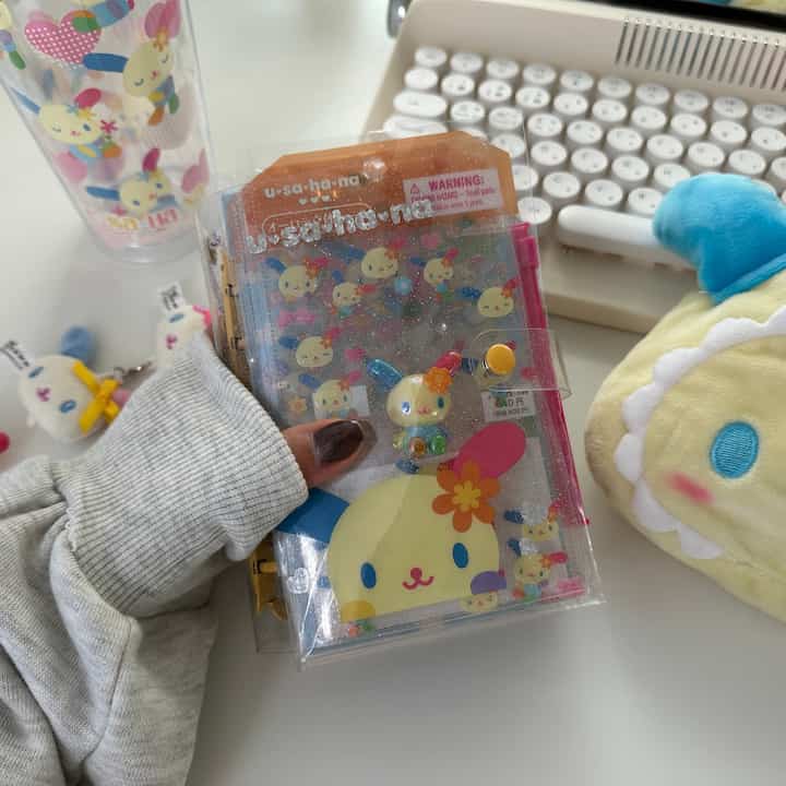 久しぶりの投稿🫶🏻

この期間が空いてる間に
昔から好きだったハナちゃんのグッズを集めるのが趣味になってきたので、その写真を投稿します🙂‍↕️🤍

最高すぎるお家時間🏠
タンブラーがお気に入り🫶🏻 

#マイルーム
#机の上に
#おうち時間