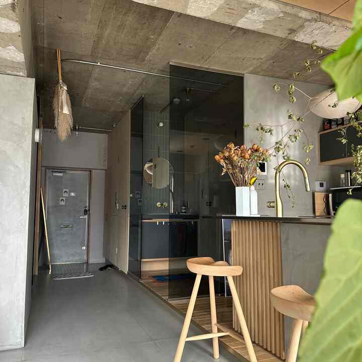 ワンルームならではの開放感
外付け洗面が使いやすくて大好き

#ワンルーム　#お酒が飲める家　#ホームバー　#造作洗面　#シューメーカー　#moebe #ACTUS