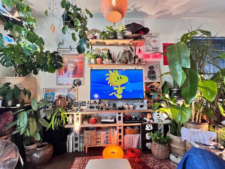 好きなものが集まる、いつものテレビまわり。

植物も、家具も、アートも。
少しずつ好きなものを重ねながら、
今の我が家の景色になっています。

#Ohouse
#オーハウス
#リビングインテリア
#ミッドセンチュリー
#ミッドセンチュリーインテリア
#ボーホーインテリア
#ヴィンテージインテリア
#ナチュラルインテリア
#グリーンインテリア
#インテリアコーディネート