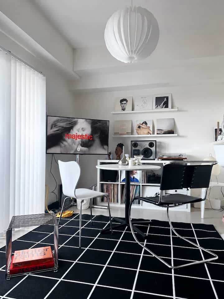 Monotone living room featuring white and black furniture with a minimalistic aesthetic