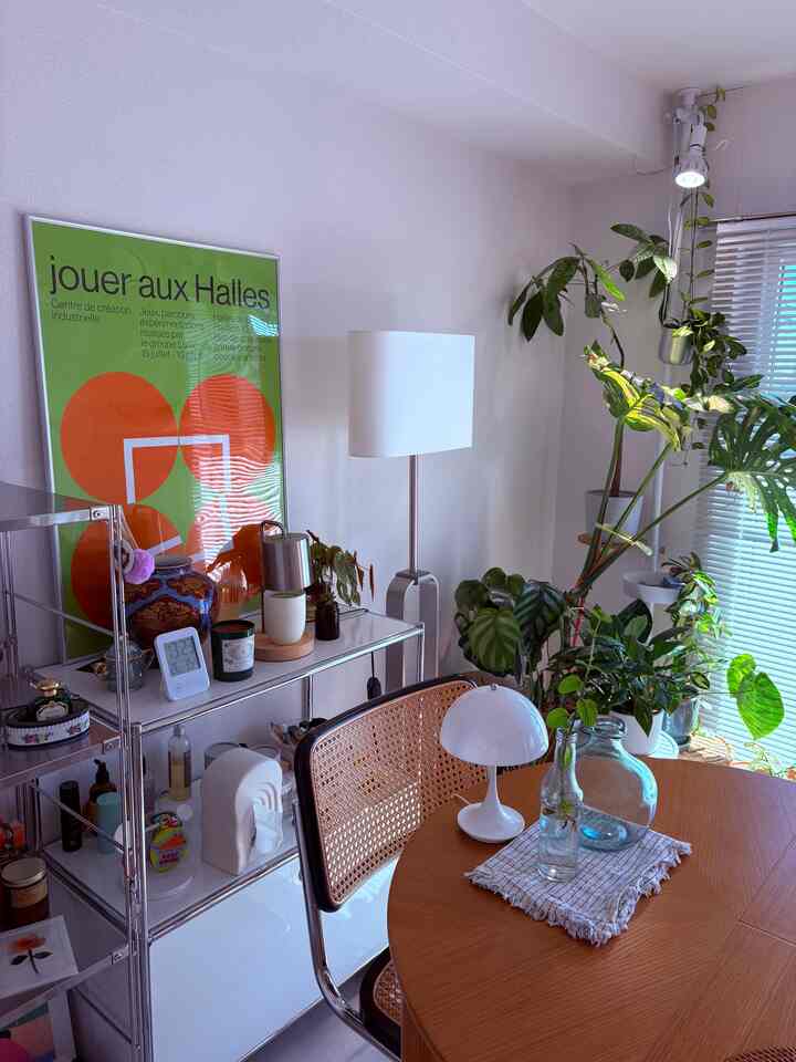 The weather has finally cleared up recently, and it's been so pleasant. When the seasons change, I get the urge to rearrange my furniture.

But I can't find a better arrangement than this one.

These are all pieces of furniture I want to use for a long time.

#midcentury
#midcentury
#midcenturyinterior
#midcenturymodern