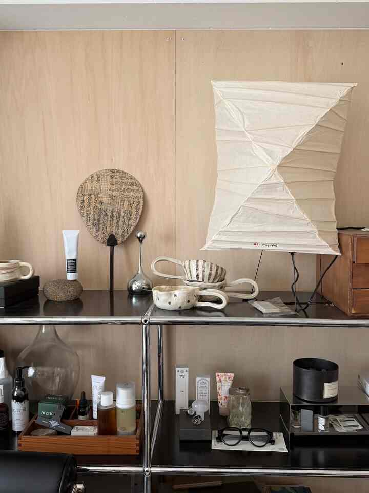 I keep thinking I need to organize things...

#japandi #shelf #リビングルーム