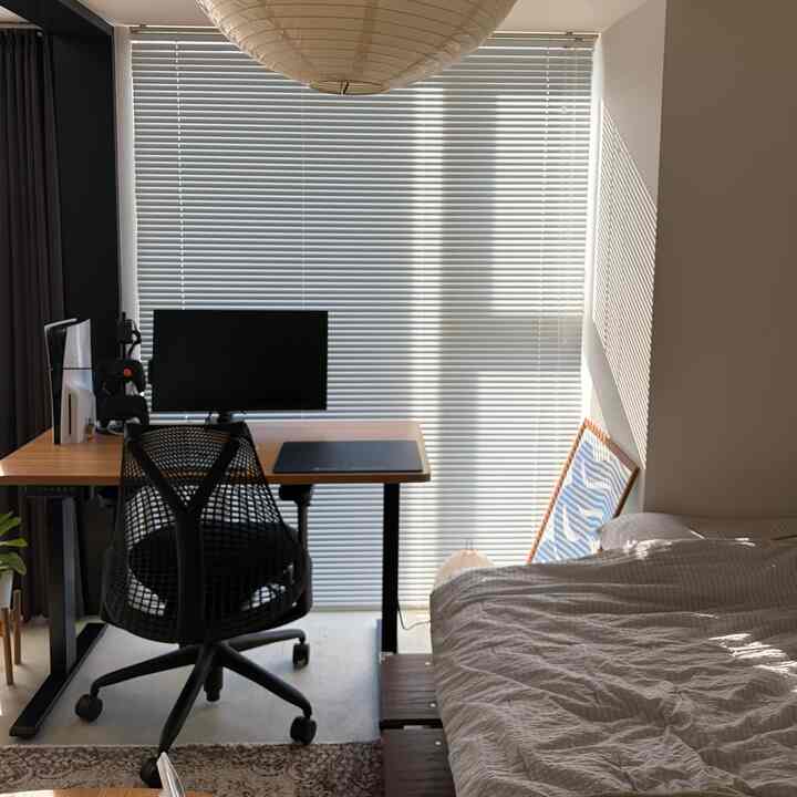 便利な昇降デスクとセイルチェアの組み合わせが好き
#room #セイルチェア #昇降デスク #ブラインド
#すのこベッド