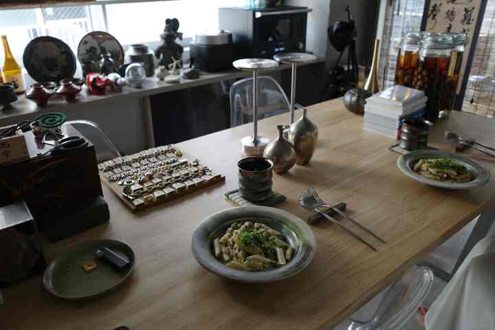 自炊ランチと金属の定期メンテ

真鍮やシルバーは褪せても
磨くとしっかり光るので好きです。

#真鍮
#シルバー
#メンテナンス
#自炊