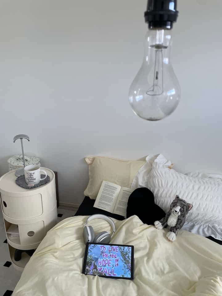 黒と黄色の組み合わせって
新鮮でかわいい🐝⟡.·
#bedroom #寝室
