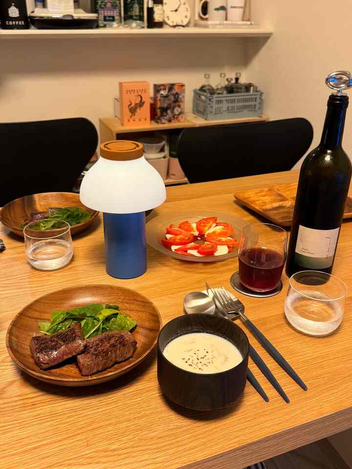 器で愉しむ食事も良いですね😌

#ディナー #器 #食器 #グラス #ワイン #カトラリー #二人暮らし #二人暮らしインテリア