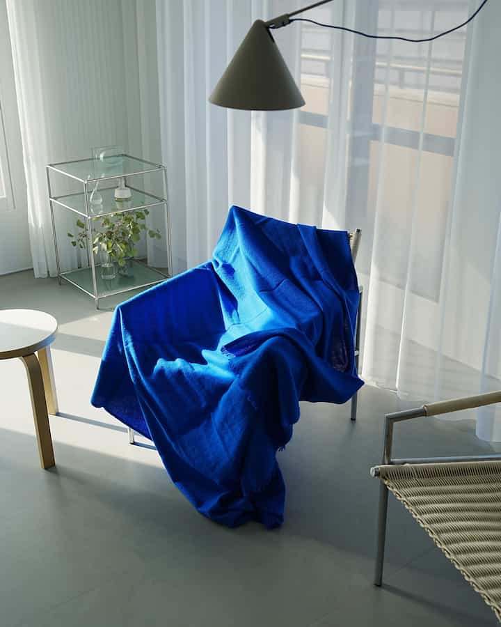 我が家の差し色は原色寄りの青

#ikea #blue #artek #livingroom 