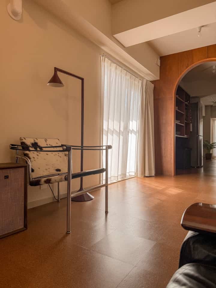 The space feels almost without boundaries, creating a spacious and open living room.
I also love the view from the archway. ☺️
#LC1 #IKEAPS2026 #toolbox #アーチ開口