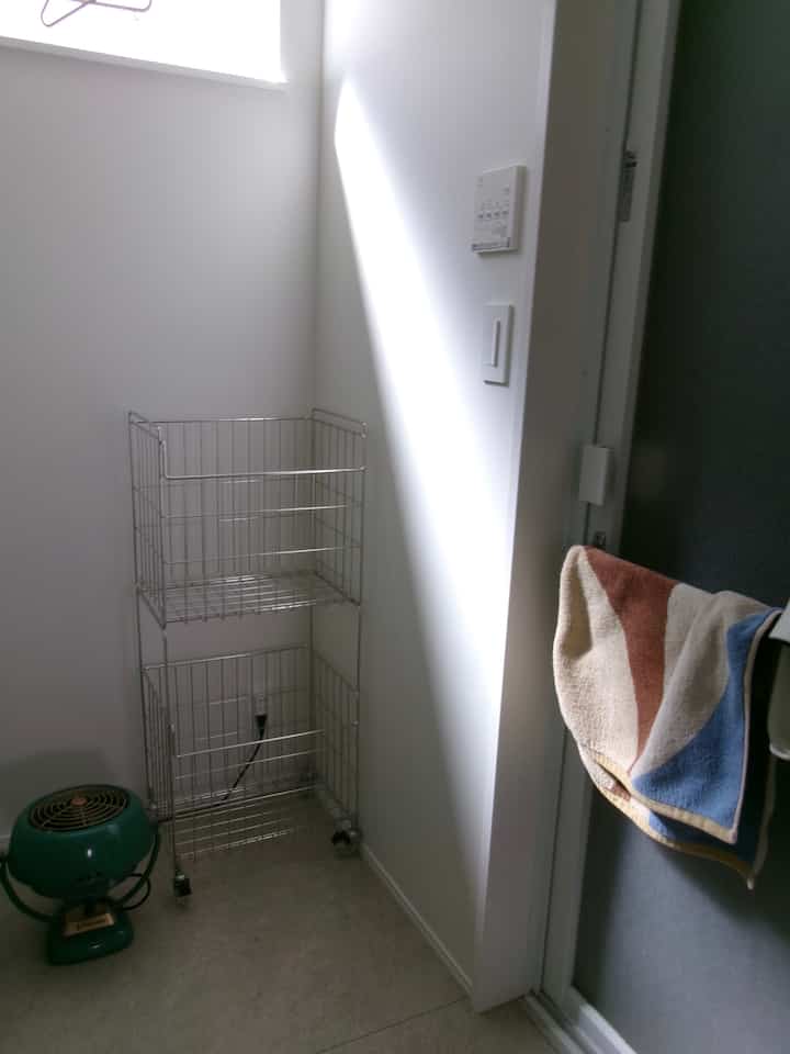 脱衣所兼ランドリー
白をベースに小物で色を取り入れてます😺
日が入るのがお気に入り☀️
#家づくり #マイホーム #カラフル #カラフルなインテリア #脱衣所 #ランドリー #2畳 #ランドリーバスケット #シルバーアイテム 